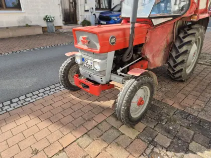 Massey Ferguson MF 135 mit Verdeck
