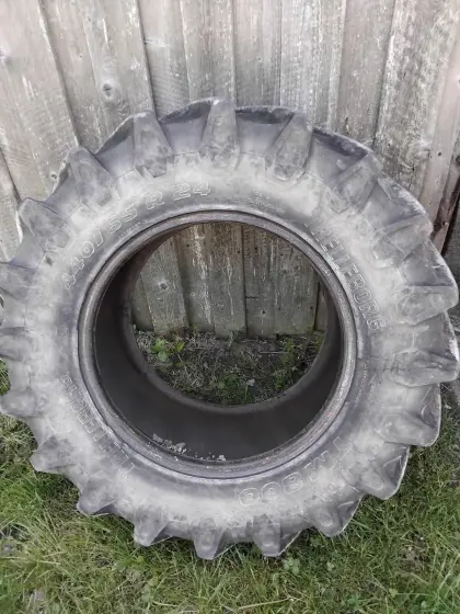 2 Traktorreifen 440/65 R24