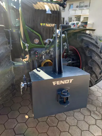 Frontgewicht 950 kg, Heckgewicht wie Fendt