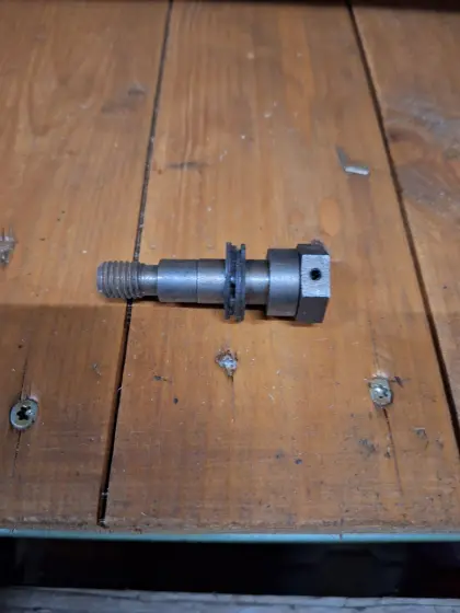 Spezialschraube IHC Nassbremse
