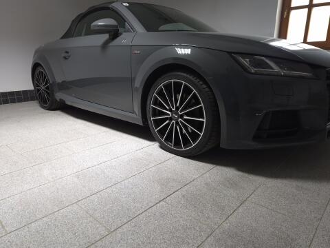 AUDI TT