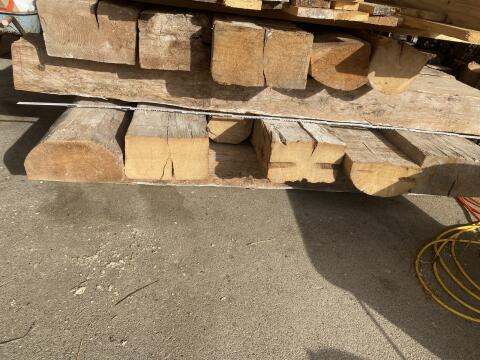 Massive Holzträmme