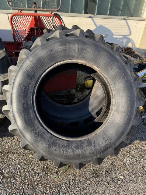 2x Michelin Agrarreifen 480/65 R28, € 400 für beide