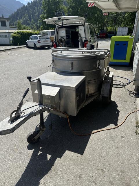 Milchkühltank an Traktor, Terratrac, Metrac
