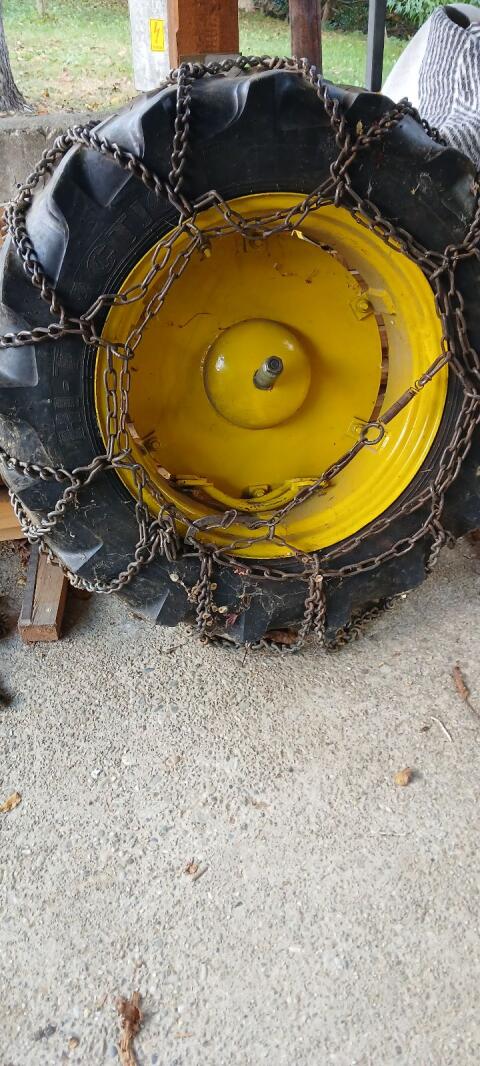 1 Zwillingsreifen für Steyr T84 mit Kette, zweiter Kette