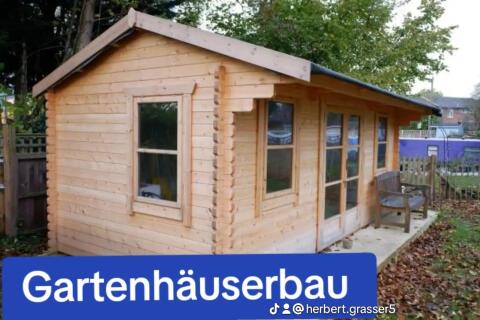 Gartenhaus mit Zickzackmuster 30 m² Rosenpergolastüren