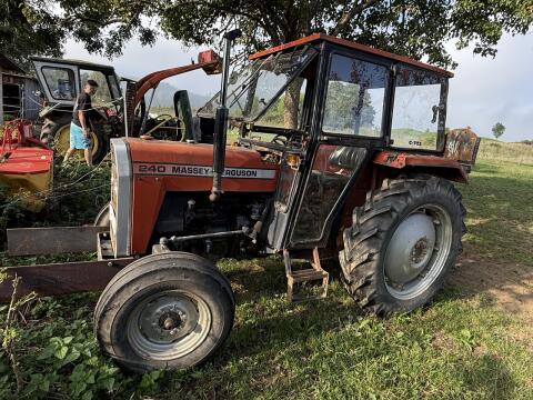 Massey Ferguson 240