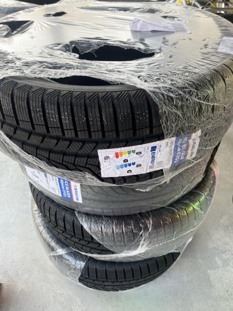 Winterreifen 265/65R17