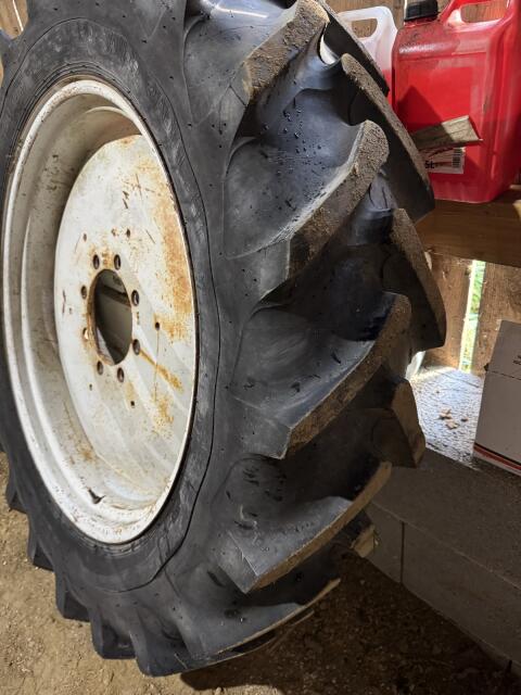 13,6 R36 Steyr Felgen mit neuwertigen Reifen