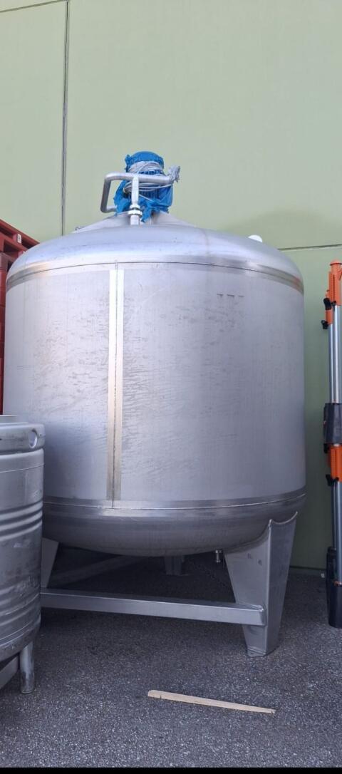 Nirotank Mischtank 9.700 l, Geländer wenn benötigt