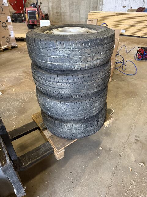 Reifen mit Felgen 16 Zoll C