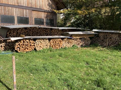 Brennholz, trocken und ofenfertig zu verkaufen