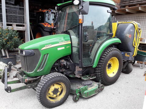 John Deere 3720