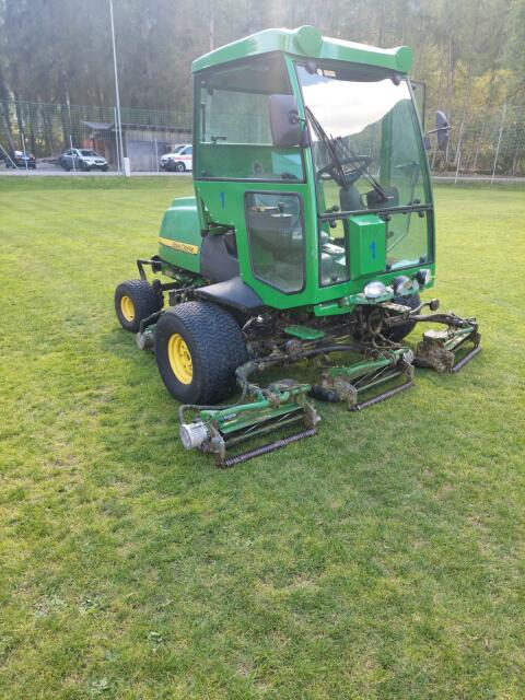 John Deere Sportplatzmäher 8500