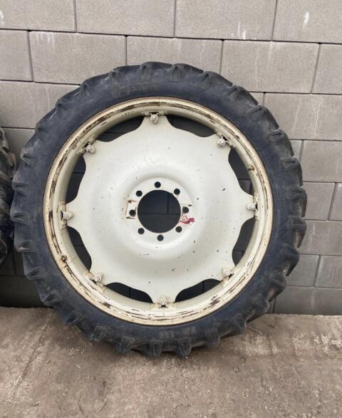 Pflegebereifung Steyr 8070