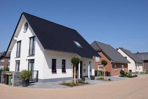 Häuser mit Carport 30 m², Keller 70 m²