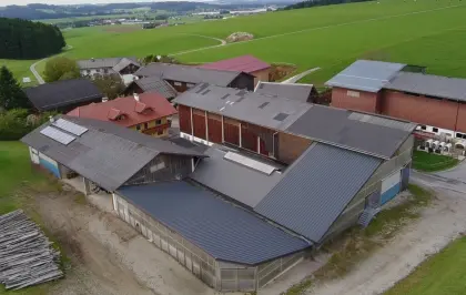 20 ha Landwirtschaftsbetrieb mit Bauernhaus und Laufstall