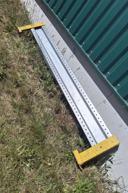 Anfahrschutz, Parkplatz-Absperrung, Leitplanke, Sicherung