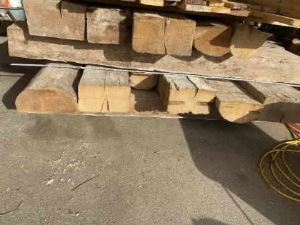 Massive Holzträmme
