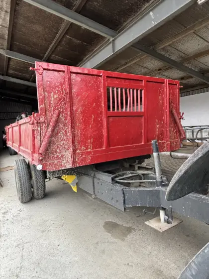 Robuster LKW-Kipper Meiller Dreiseitenkipper