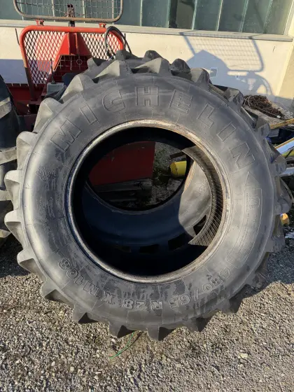 2x Michelin Agrarreifen 480/65 R28, € 400 für beide