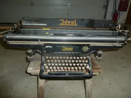 Antike Schreibmaschine Ideal