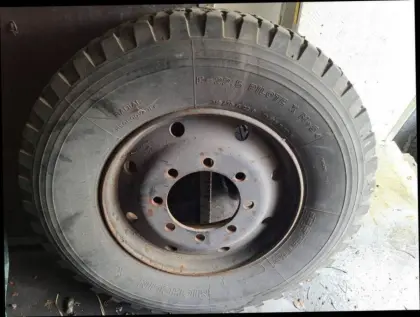 1x LKW-Reifen mit Felge 315/75 R 22,5 von Michelin