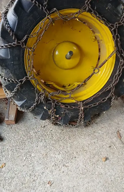 1 Zwillingsreifen für Steyr T84 mit Kette, zweiter Kette