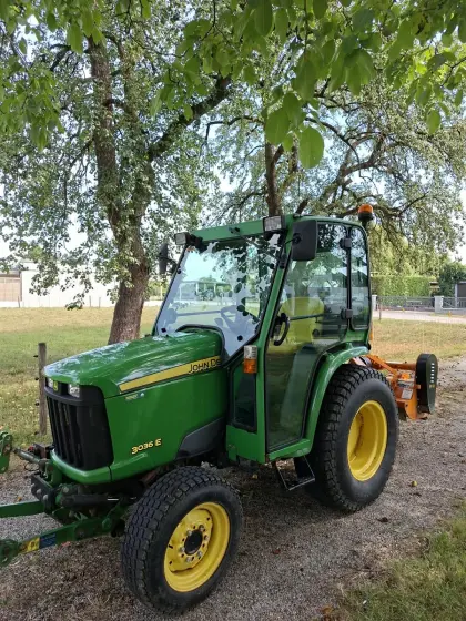 John Deere 3036E