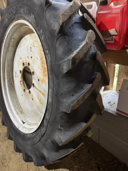13,6 R36 Steyr Felgen mit neuwertigen Reifen
