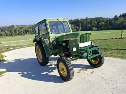 Oldtimer Traktor John Deere Lanz 710
