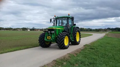 John Deere 6910S