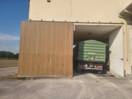 Garagentor, Schubtor, Schiebetor, Rolltor, Tor auf Rollschiene