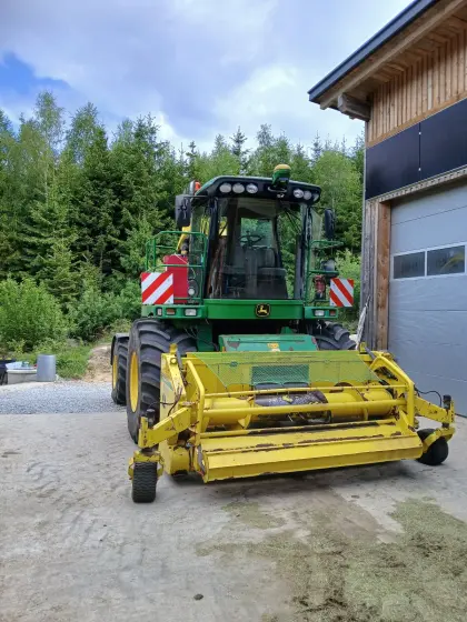 John Deere 7750i Häcksler Vollausstattung mit 2 Vorsätzen, 7750i