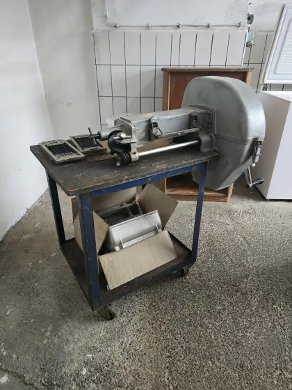 Antiker Speckwürfelschneider manuell, Würfelschneider und Spe