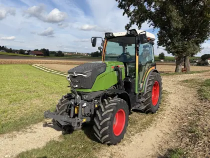 Fendt 207 F, Schmalspurtraktor, Spezialfolierung, Power Setting 2