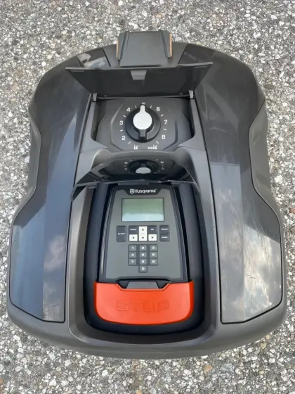 Husqvarna Automower 315X inkl. Überdachung