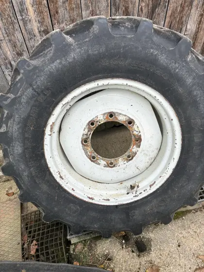 Kompletträder 340/85R24