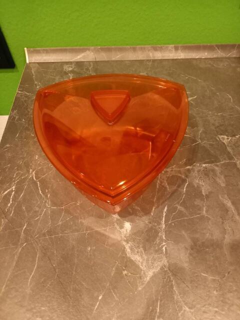 Dreieckige Tupperware-Dose