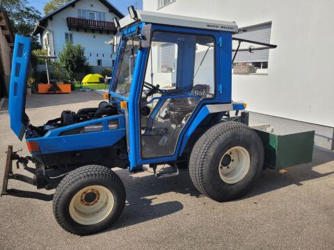 Iseki 3025A
