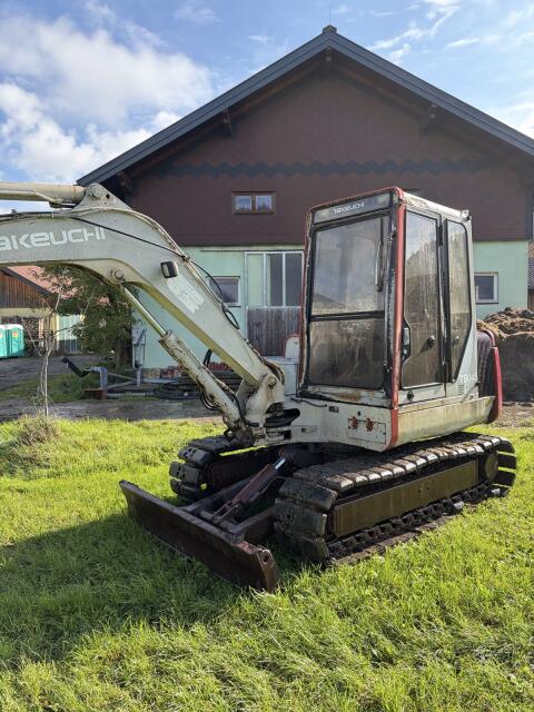 Takeuchi 045