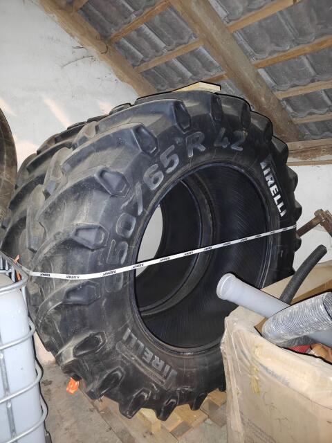 Pirelli Traktorreifen 650/65 R42