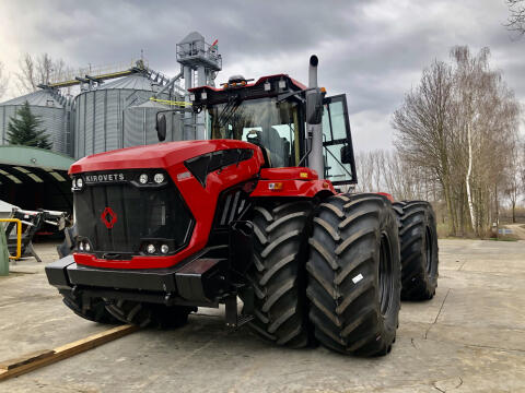 Kirovets K742M
