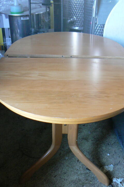 Ovaler Tisch, ausziehbar, beige