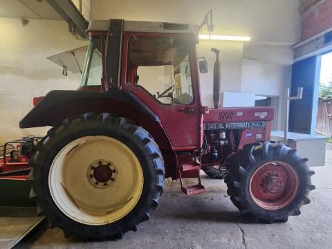 IHC 745XLA International