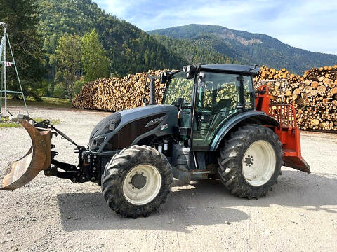 Valtra A114