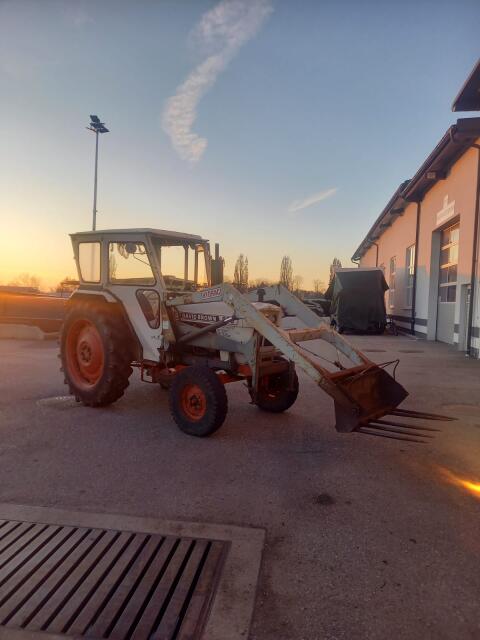 Traktor David Brown mit Frontlader