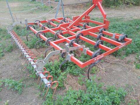 Güttler Supermaxx mit Hardox Gänsefußschare Supermaxx