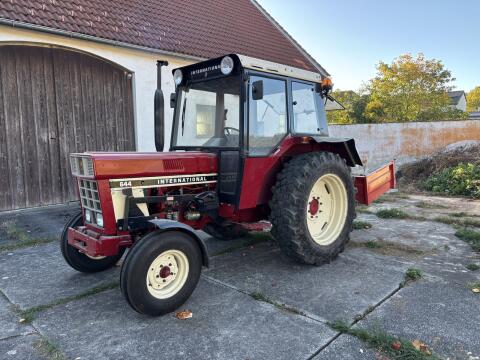 Case IHC 644 Comfort 2000 mit Frontlader und Kippmulde