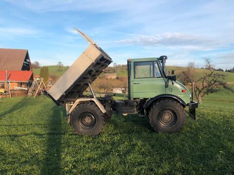 Unimog 421, schwenkbarer Schneepflug mit dabei, Unimog 421